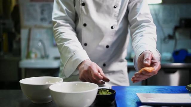Готовим суши в ресторане FIOLET смотреть онлайн