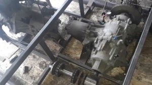 Бортоповоротный вездеход. Рычаги упровления..