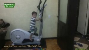 Малыш Занимается Спортом! Приколы с Детьми! Funny Kids!