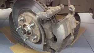 замена передних тормозных колодок на ниссан жук