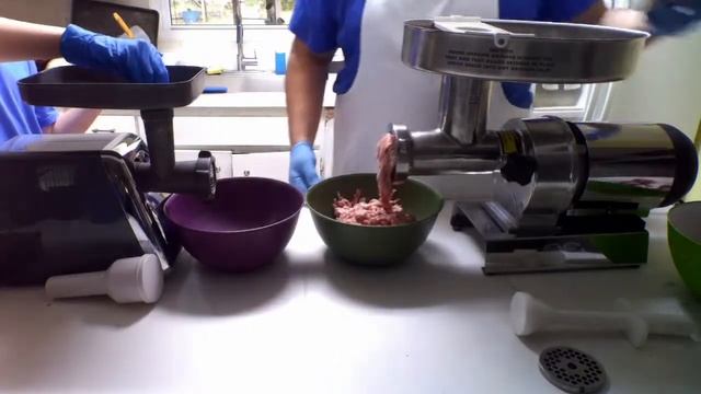 Comparing #8 and a #22 meat grinders смотреть онлайн