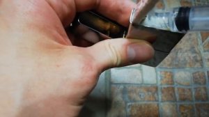 Как заправить зажигалку бензином