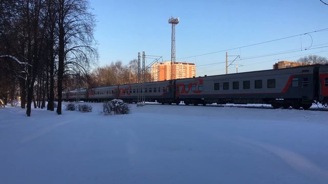 ЧС7-034 с поездом Енисей (4К) смотреть онлайн
