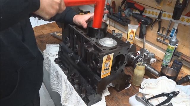 РЕМОНТ ДВС УСТАНОВКА ПОРШНЯ ЗА 30 СЕКУНД В ГЕРМАНИИ смотреть онлайн