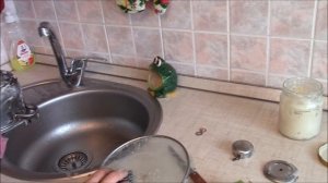 Чистим кастрюлю своим универсальным средством