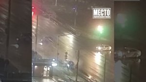 Момент столкновения попал на камеру наблюдения. Место Происшествия Киров. Первый городской