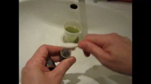 Чистим рассекатель крана.