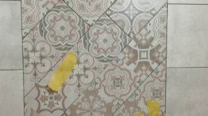 ЗАМУЧАЕТЕСЬ ПОДГОНЯТЬ!!! Плитка на стену по диагонали!
