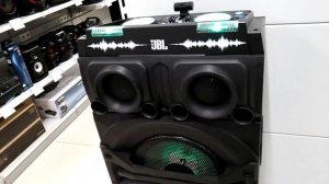 Музыкальный центр JBL Dj Xpert J2515. Большой, высокий и светится.