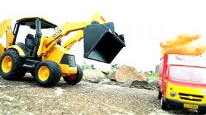 Игрушки возят неведомый овощ