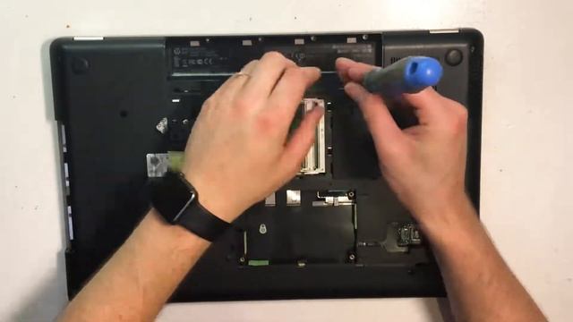Разборка для чистки от пыли ноутбука HP G72-b10EO смотреть онлайн