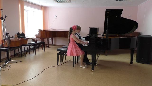 В. Витлин "В цирке" исполняют Крюкова С-Скотинкин Д. смотреть онлайн