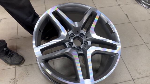 Проточка литых дисков и покраска суппортов на Mercedes GL смотреть онлайн