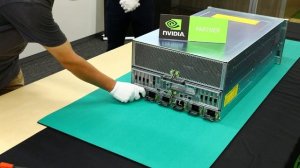 NVIDIA DGX A100 開封の儀