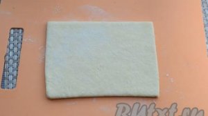 Хворост из слоёного теста на сковороде