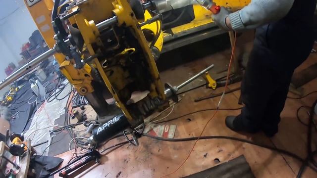 Командировка в Сызрань. Расточка, наплавка и замена втулок стрелы JCB-3CX.