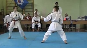 Поединок по правилам КАРАТЭ WKC. 13-ти летний спортсмен с белым поясом уверенно выиграл