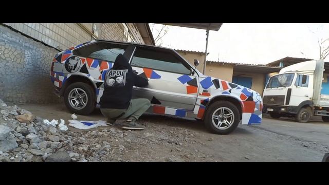 КАМУФЛЯЖ НА АВТО ЗА КОПЕЙКИ. ФИНАЛЬНАЯ ПОКЛЕЙКА ДВЕРЕЙ. смотреть онлайн