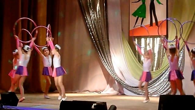 Танец с обручами ВЕСЕННЕЕ НАСТРОЕНИЕ 2017.07.01