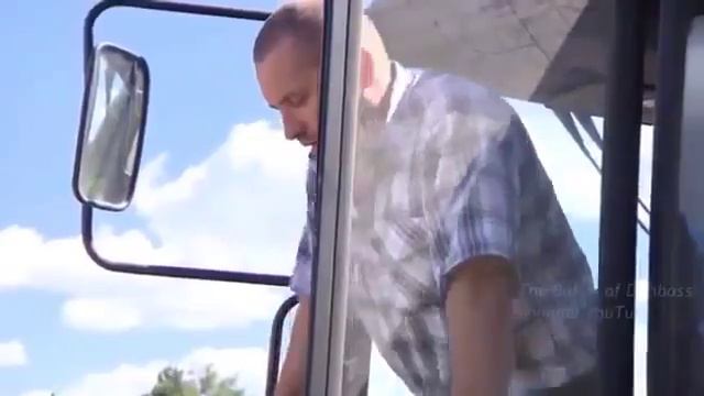 Лукашенко собрал урожай картошки вместе с сыном смотреть онлайн