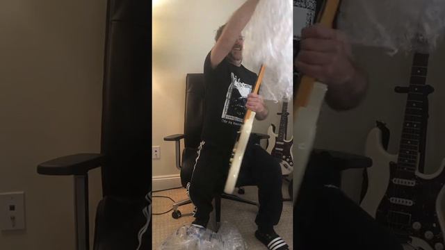 J. Mascis Jazzmaster unboxing смотреть онлайн