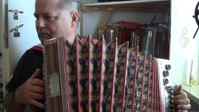 Немецкая старинная гармонь 