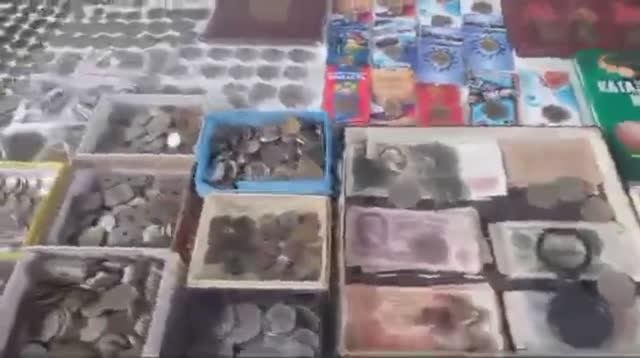 Коллекционные менеты, значки, медали. Кисловодский центральный рынок