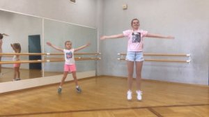 Весёлая танцевальная разминка. В конце видео СЮРПРИЗ!!!