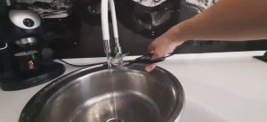 Режу воду 10 часов. Не пришел счет за воду, платить не буду