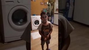 Мальчик учит стих. Мама Глядина)) Сын рассказывает стих) Ржака. Смотреть всем.