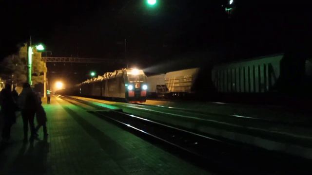 3ЭС5к-1140 НефтеТрансСервис прибывает на станцию Кореновск. смотреть онлайн