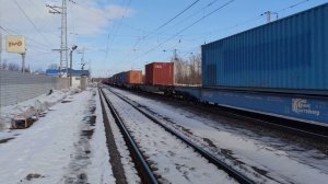 Электровоз ВЛ11.8-591Б/590 с грузовым поездом.