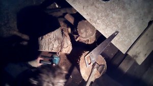 Аккумуляторная цепная пила Макита 302 . Распиловка розетки грецкого ореха.