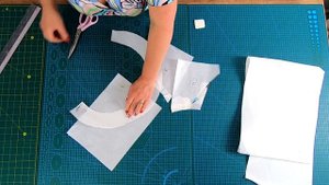 Летнее платье без вытачек из трикотажа. Оригинальное платье с рукавом реглан и воланом по линии низ