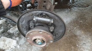 ЗАМЕНА ТОРМОЗНЫХ КОЛОДОК И ЦИЛИНДРОВ ВАЗ 2110 2111 2112 ПРИОРА.ОТКАЗ ТОРМОЗОВ ПРЯМО В ЦЕНТРЕ ГОРОДА