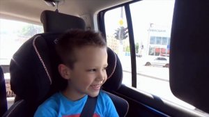 Любимая игра Мистер Макс на его планшете