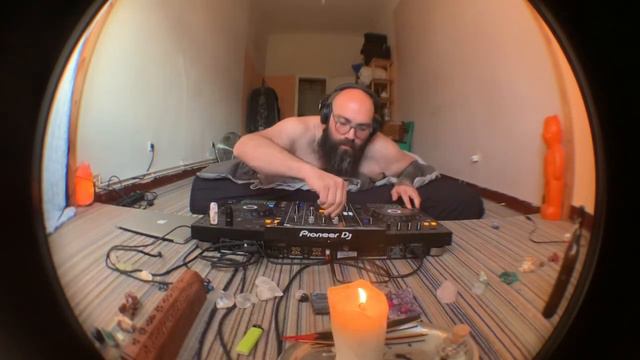 Big man, tiny console - DJ set Thankakiko Bedroom #2 смотреть онлайн