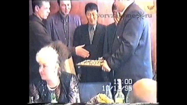 Джем нехотя жмет руку сахалинцу смотреть онлайн