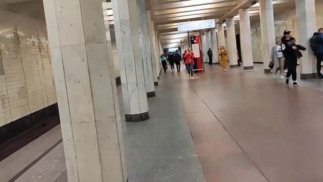 Станция метро коломенская