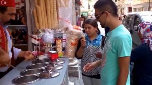 Турецкое мороженое для туристов