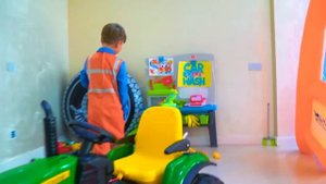 Сеня Ремонтирует Детские Машинки