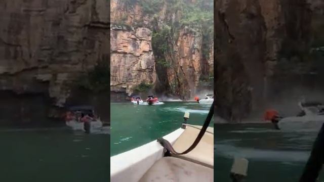 Massive rock wall crushes boat in Minas Gerais, Brazil