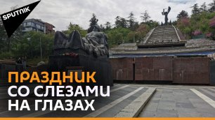 У Могилы Неизвестного Солдата в Тбилиси почтили память героев
