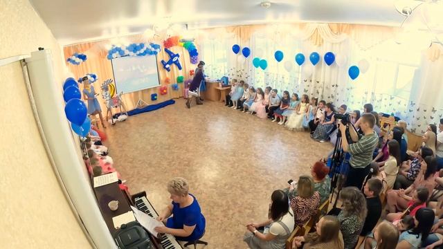 Выпускной утренник (7). г Курган. Съемка в 3 камеры (4К). Видеооператор. Видеосъемка Курган.