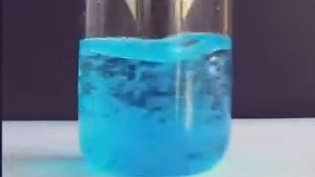 Синий раствор при взаимодействии гидроксида меди. Гидроксид меди 2 и серная кислота. Гидроксид меди 2 и соляная кислота. Гидроксид меди 2 и серная кислота реакция. Раствор гидроксида меди.