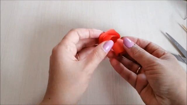 Как сделать цветы из бумаги Подарок Маме / How to make paper flowers / कागज के फूल कैसे बनाएं смотреть онлайн