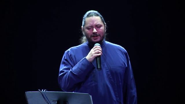 Иеромонах Фотий в очередной раз поразил горожан чистым вокалом смотреть онлайн