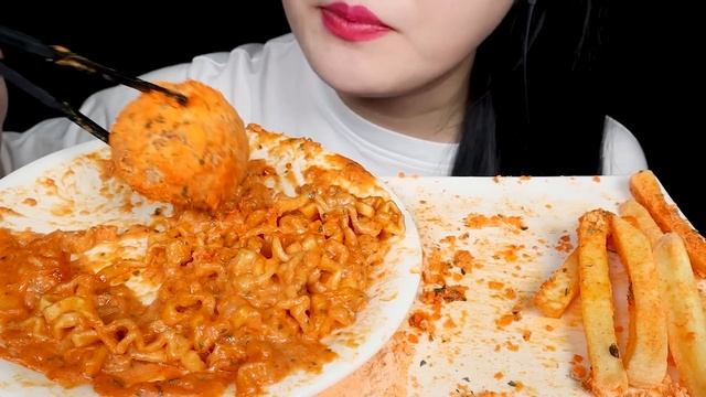 ASMR CHEESY CARBO FIRE NOODLE, CHICKEN, CHEESE BALL 까르보불닭 뿌링클 치킨 치즈볼 먹방 EATING SOUNDS MUKBANG 버섯 먹방