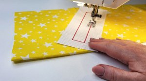 Карман шью прямо по бумаге - применила швейную уловку, чтобы прошить ровную рамку