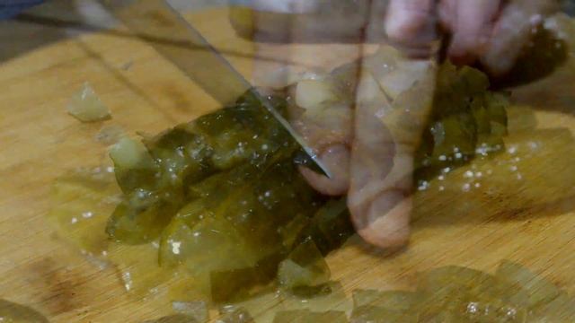 КАК ВКУСНО ПРИГОТОВИТЬ САЛАТ ОЛИВЬЕ. РЕЦЕПТ САЛАТА ОЛИВЬЕ С ЯЗЫКОМ.  ПРАЗДНИЧНЫЙ САЛАТ НА НОВЫЙ ГОД